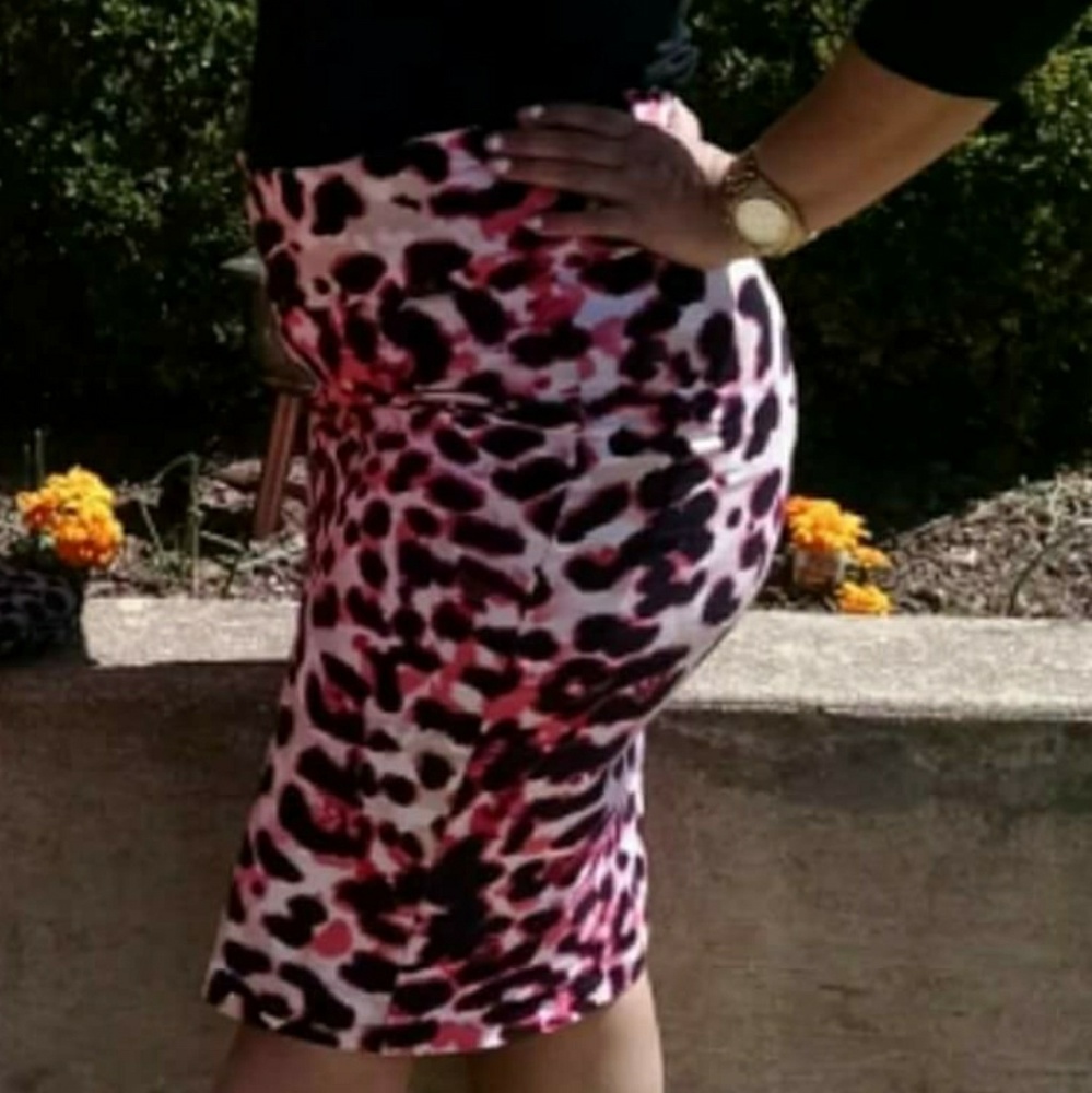 Pink leopard pencil Skirt.
